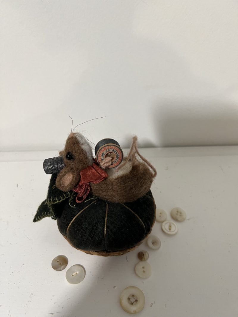 Mouse on pincushion - Image 2